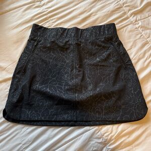 Orvis Black Floral Mini Sport Skirt Size Small